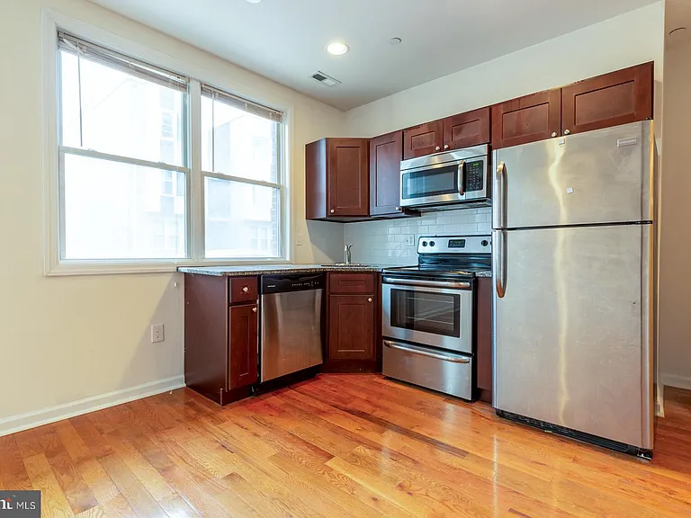 1429 Poplar St #1A — Photo 8