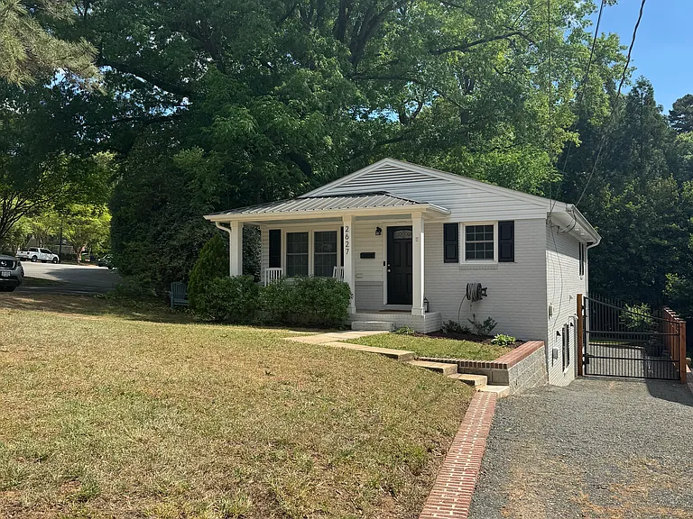 2627 Davis St — Photo 1