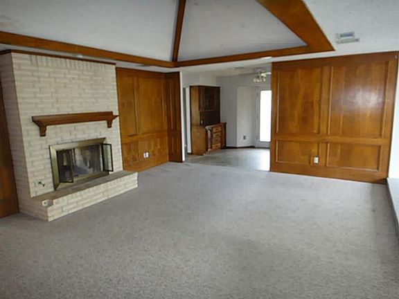 4th image of 714 Corinthian Pl