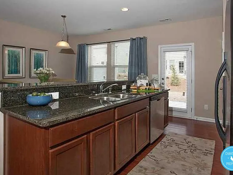 2147 Sunny Cove Dr — Photo 3