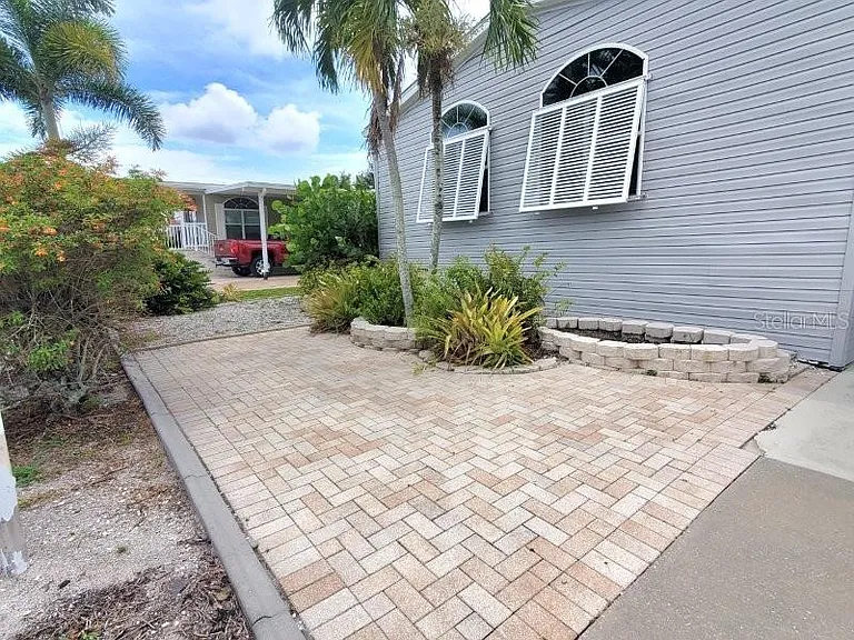 14 Freeman Ave — Photo 2