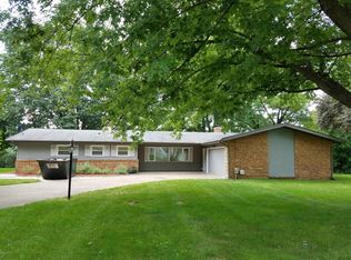 2464 Riverbend Dr, Benton Harbor, MI 49022