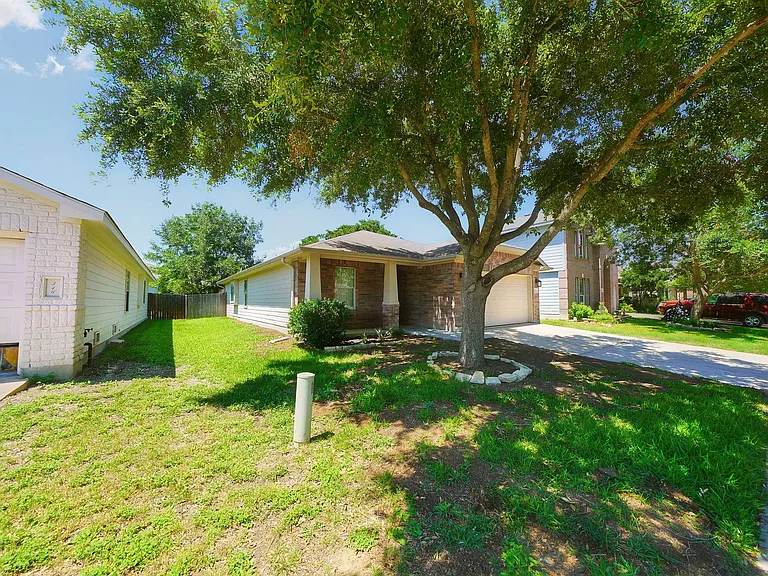 320 Longhorn Way — Photo 4