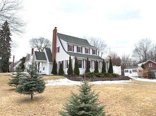 42 Highland Dr, East Greenbush, NY 12061
