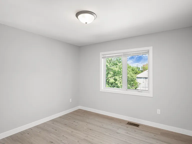 500 Cambridge St — Photo 16