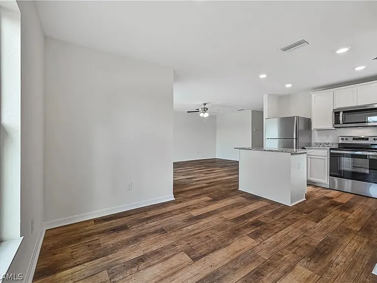 1385 Bush St W — Photo 3