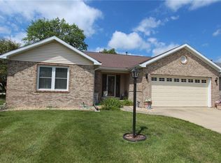 21 Copperfield Ln, Charleston, IL