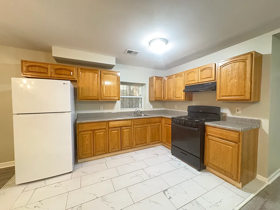 961 Bergen St #2