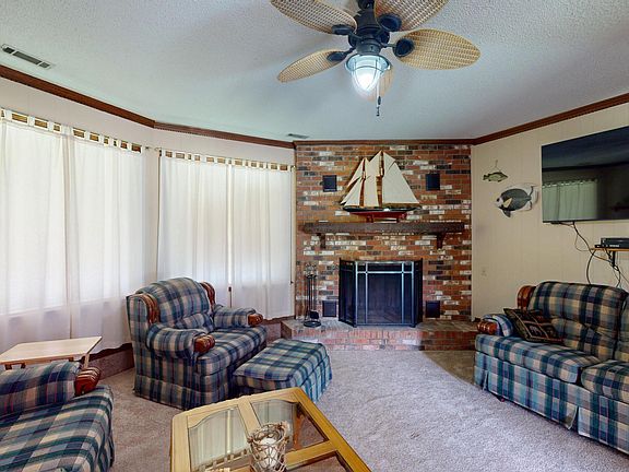3rd image of 2129 Balmoral Ct