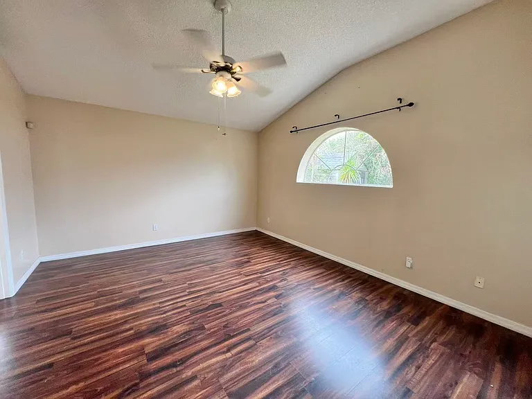 527 Valencia Place Cir — Photo 13