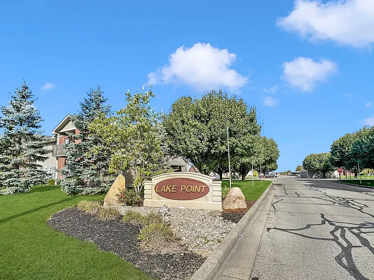 2303 N Broadway St — Photo 25
