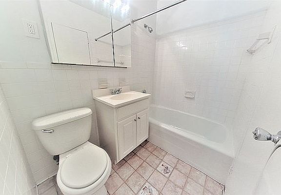 4th image of 350 W 51st St APT 16j