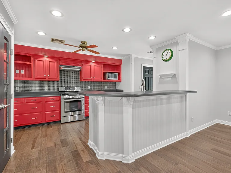 3215 Arthur Dr — Photo 9