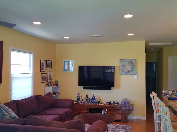 2nd image of 846 Eucalyptus Dr