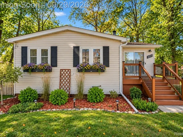 327 Orion Ter, Lake Orion, MI 48362