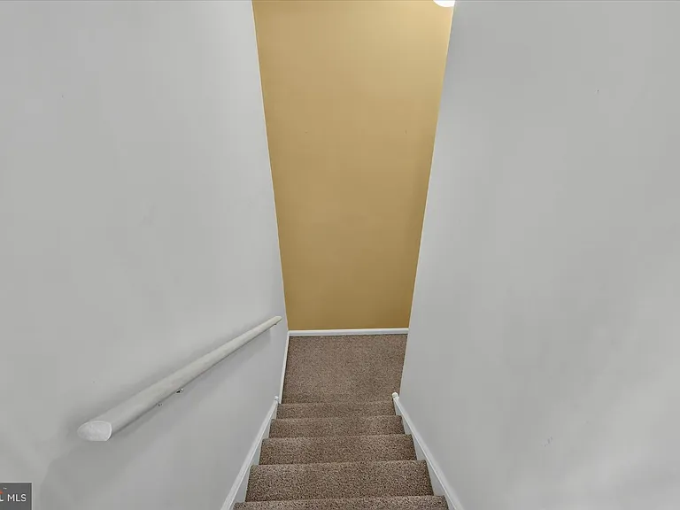 27 Lincoln Dr — Photo 40