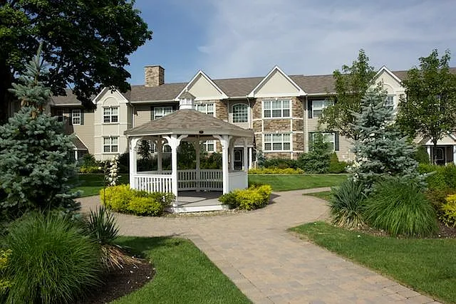 Fairfield Courtyard at Farmingdale — Photo 10