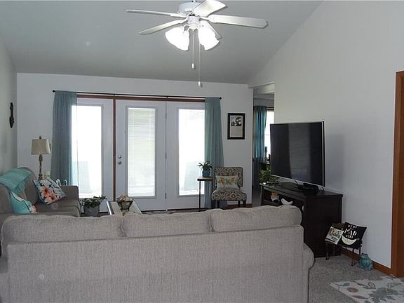 2nd image of 814 Woodfield Ct Unit B