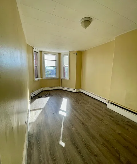 4 Linwood Sq #3 — Photo 2