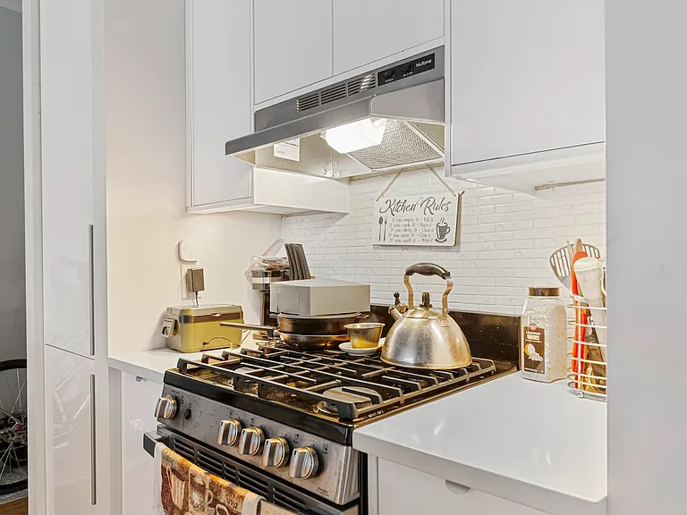 111 Monroe St #2D — Photo 6