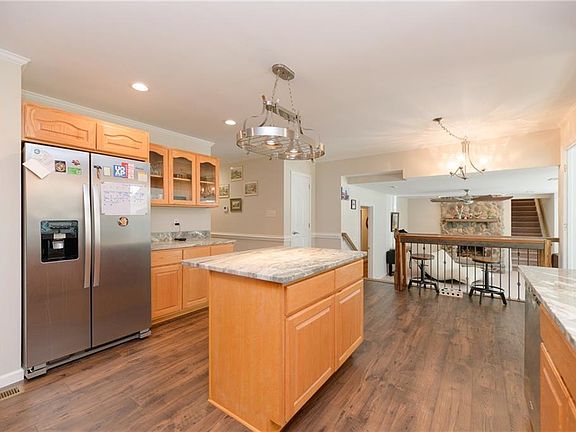5th image of 102 Stevens Ct