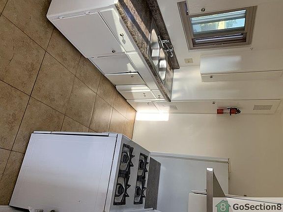 5th image of 811 W 97th St APT 10