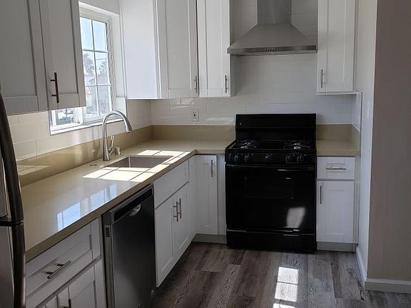 3rd image of 8604 Hurlbut St