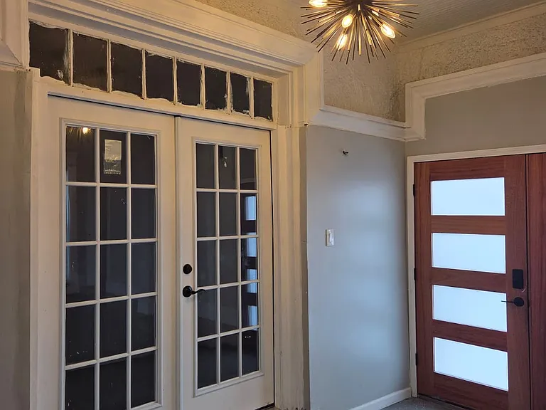 1629 Netherwood Ave — Photo 2