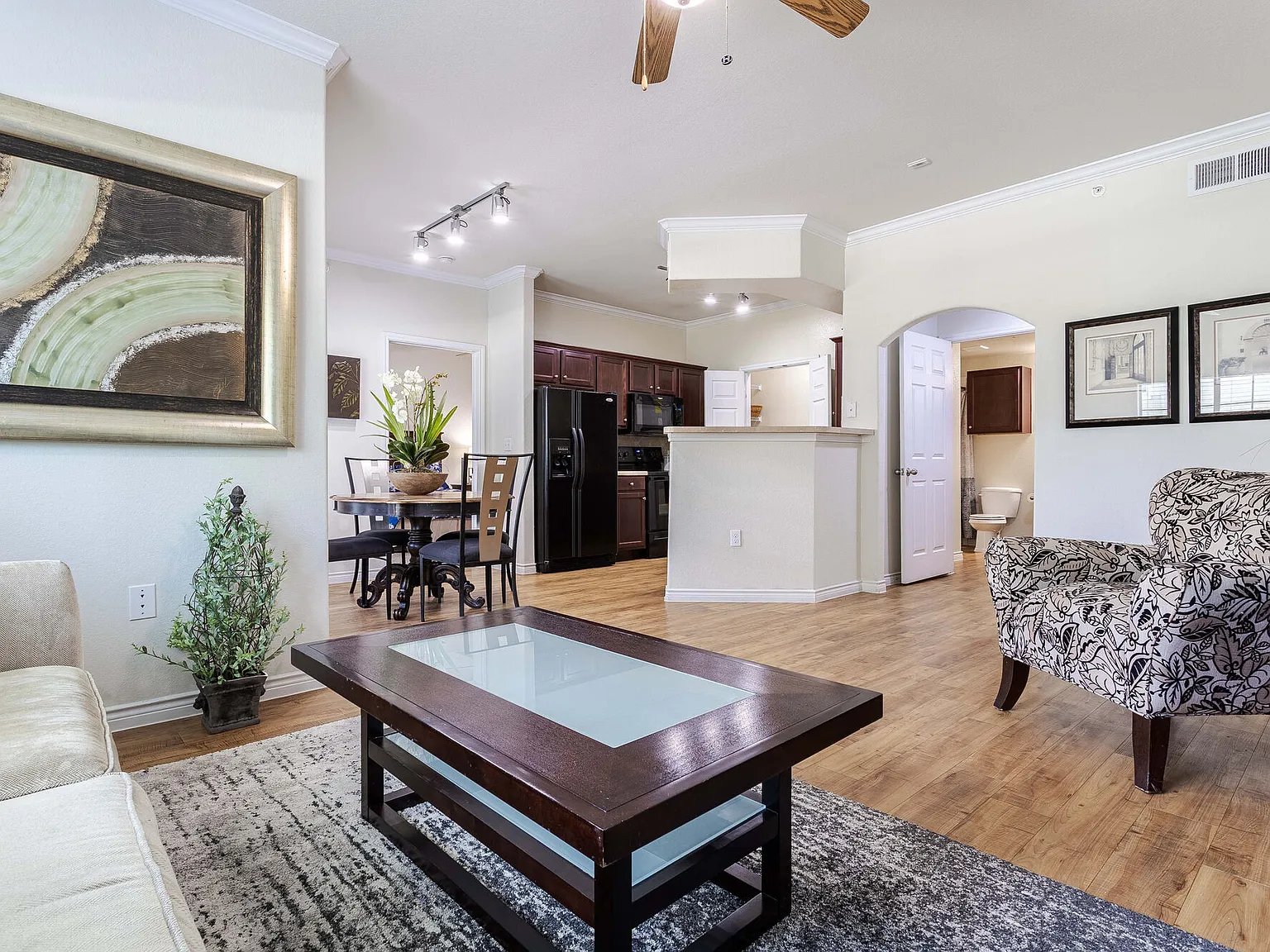 Plantation Apartments — Photo 2