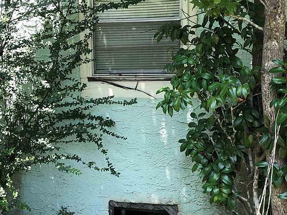 4th image of 815 Douglas Ave