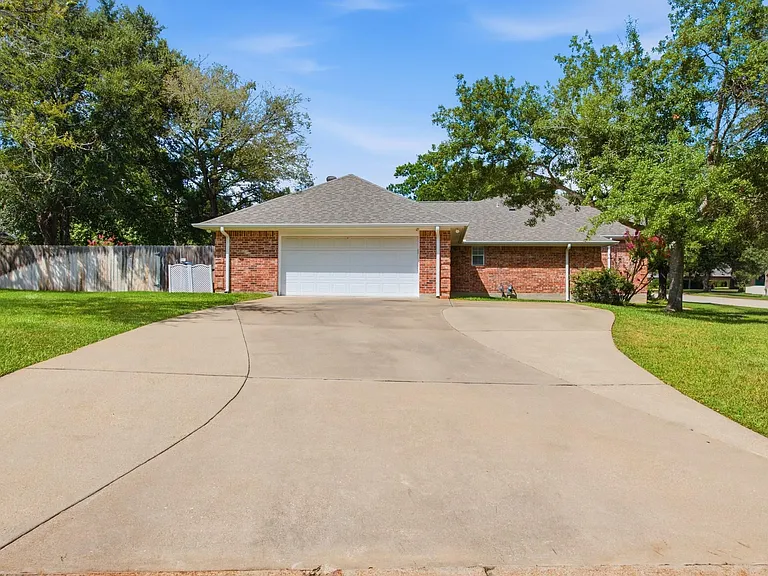 905 Winged Foot Dr — Photo 49
