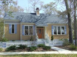 402 Firefly Ln, Southport, NC 28461
