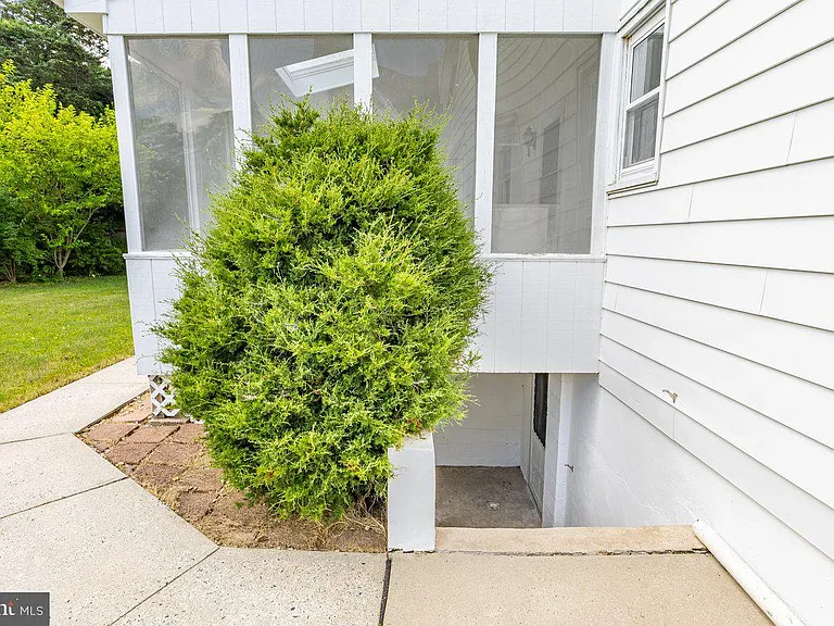 182 Linden Ln — Photo 20