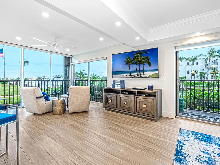 2900 Gulf Shore Blvd N #116 — Photo 1