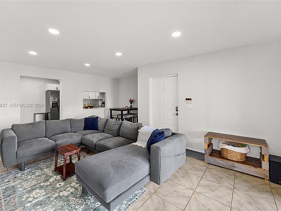 4th image of 13870 Oneida Dr APT H1