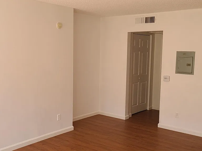 2253 N Niagara St #C — Photo 7