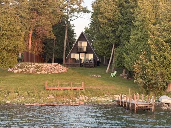 34688 S Fairbank Point Rd, Drummond Island, MI 49726