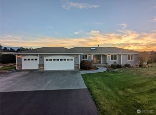 269 Livengood Ln, Sequim, WA 98382