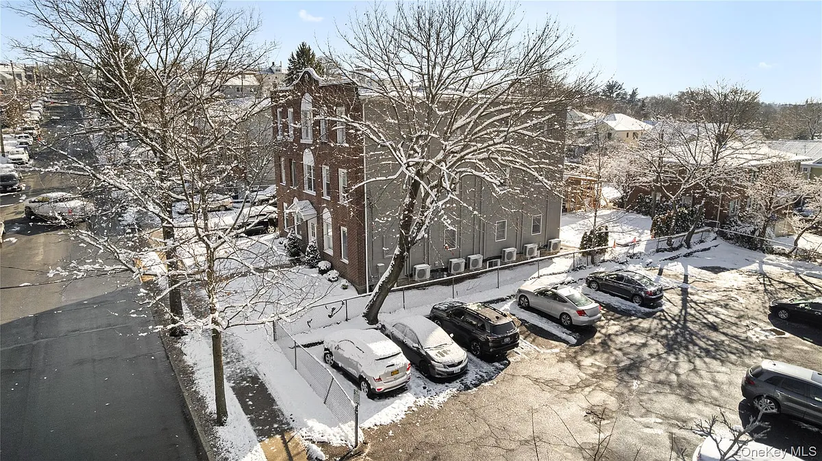 Building Photo - 5 Madison St #2R