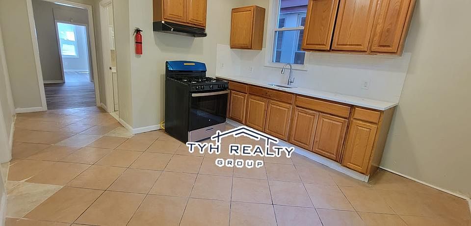 1st image of 472 S 14th St Floor 1
