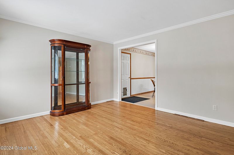 4th image of 1004 Cloverlawn Road