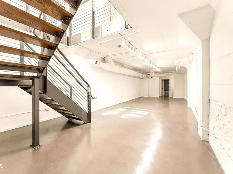 530 S Hewitt St #129 — Photo 29