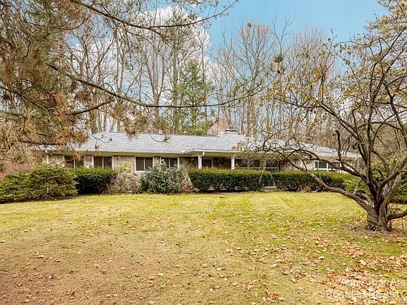 2nd image of 1718 Sheridan Dr