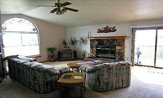 3rd image of 975 Newman Dr