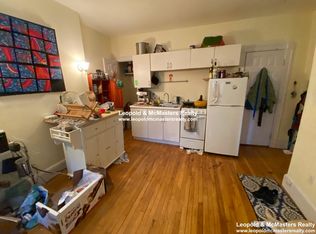226 Newbury St #3F, Boston, MA 02116