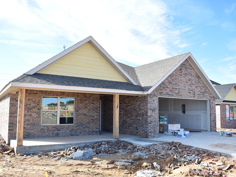 1st image of 903 Woodplains Ave