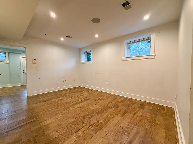 1601 Hobart St NW #1 — Photo 27