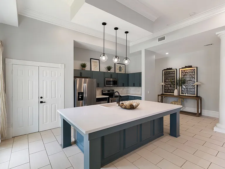 Leasing Center