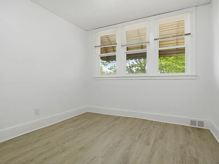 5045 Fairview St — Photo 12
