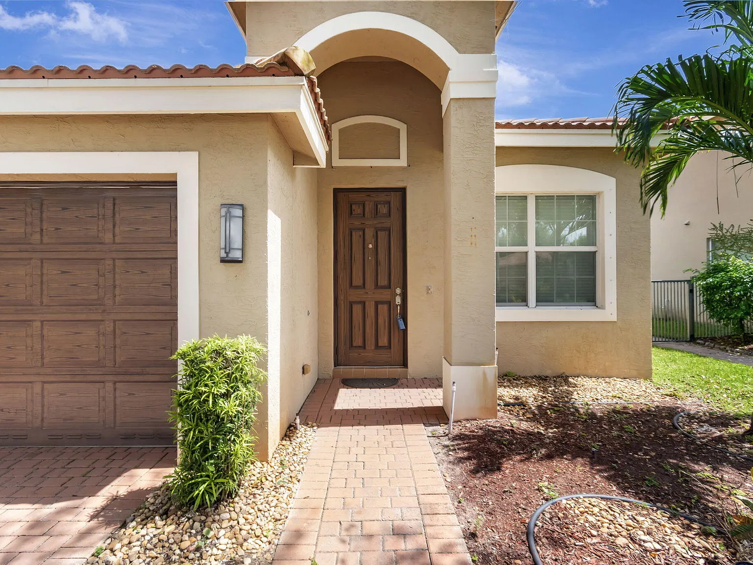 3 bed, 2.0 bath, 1724 sqft, $3,550 — Photo 4